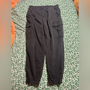 american eagle tapered cargo pants